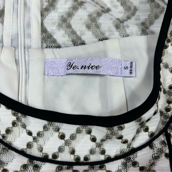 Ye . nice mesh overlay fit and flare dress, size small 155/80a - Picture 9 of 9